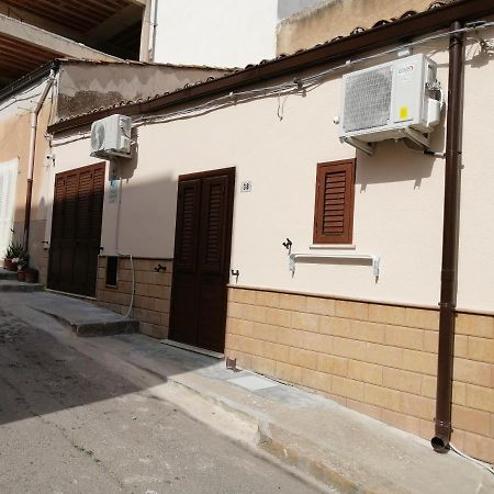 Stone House E Casa Vacanze Zia Rosina Montemaggiore Belsito 外观 照片