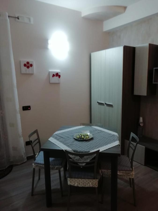 Stone House E Casa Vacanze Zia Rosina Montemaggiore Belsito 外观 照片