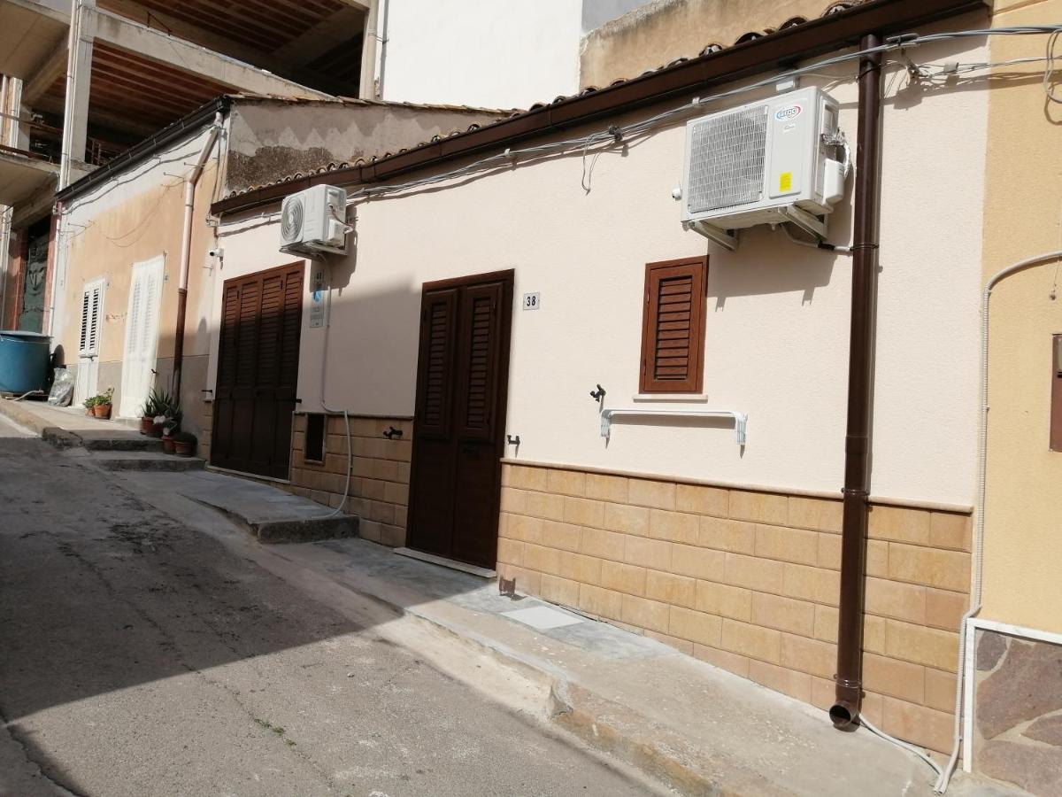 Stone House E Casa Vacanze Zia Rosina Montemaggiore Belsito 外观 照片